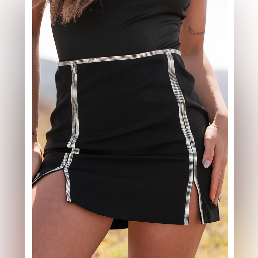 Le Lis Black Skirt with Silver Accents NEW WITH TAGS - Picture 2 of 7